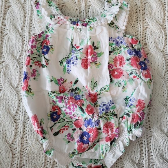 5/$25 Sale- GAP Floral Onesie - Picture 6 of 6